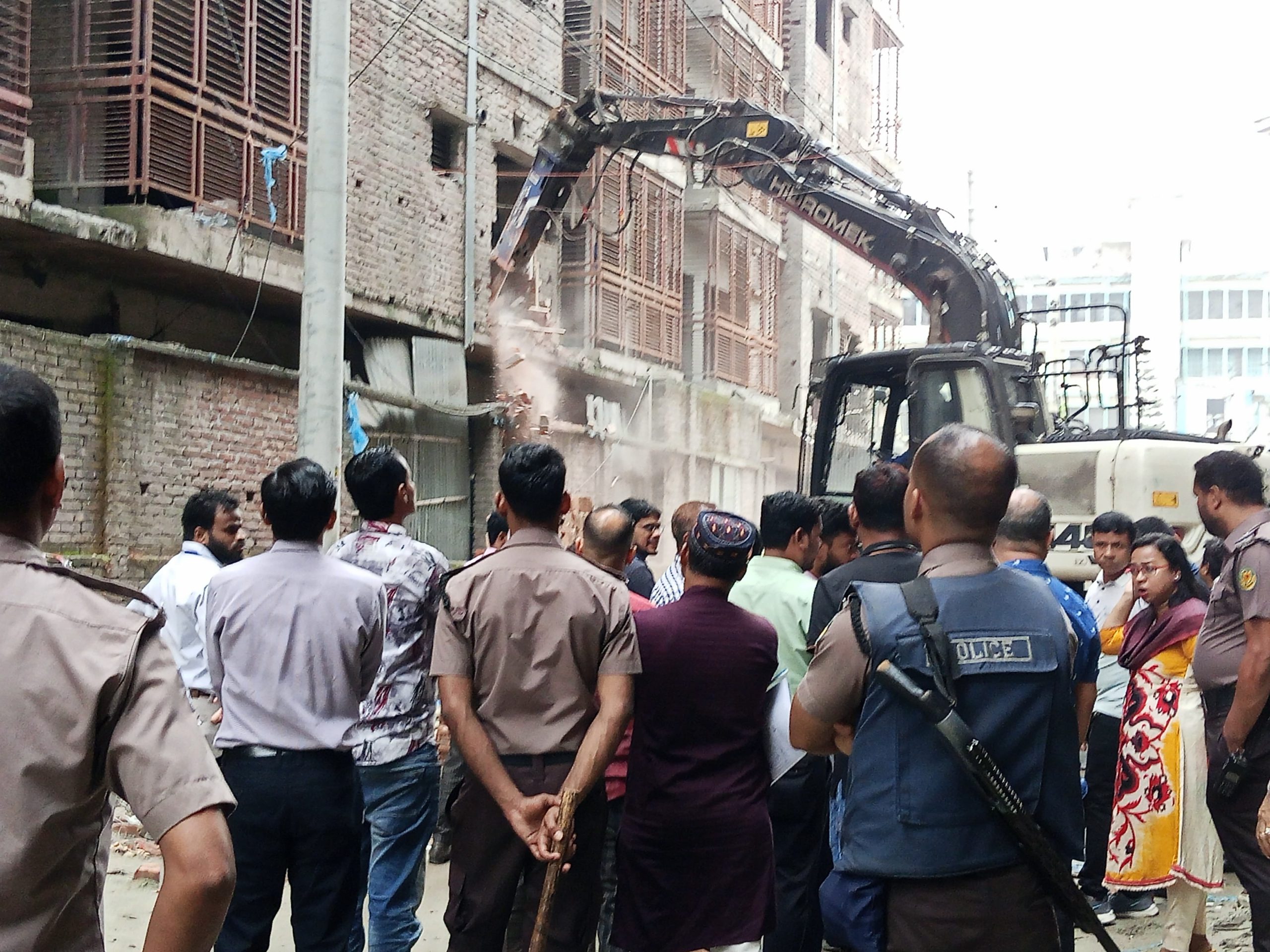 রাজউকের দুইটি মোবাইল কোর্টে ভবন উচ্ছেদ -জরিমানা ও বৈদ্যুতিক মিটার জব্দ